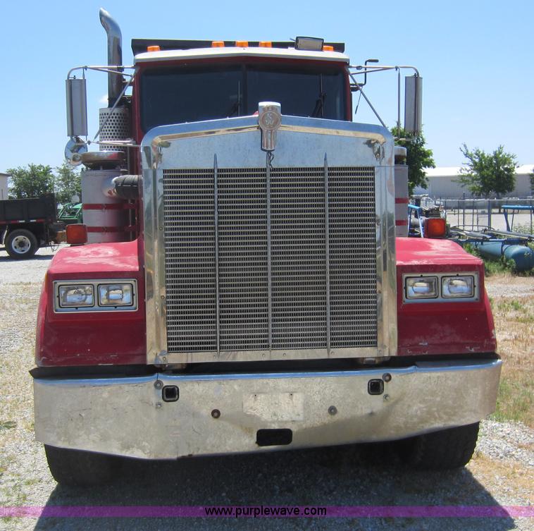 image for item D5548 1984 Kenworth W900 dump truck