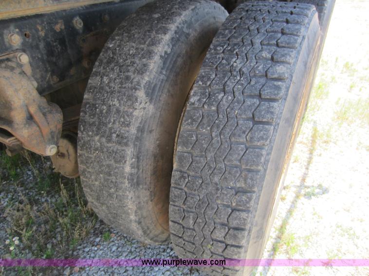 image for item D5548 1984 Kenworth W900 dump truck