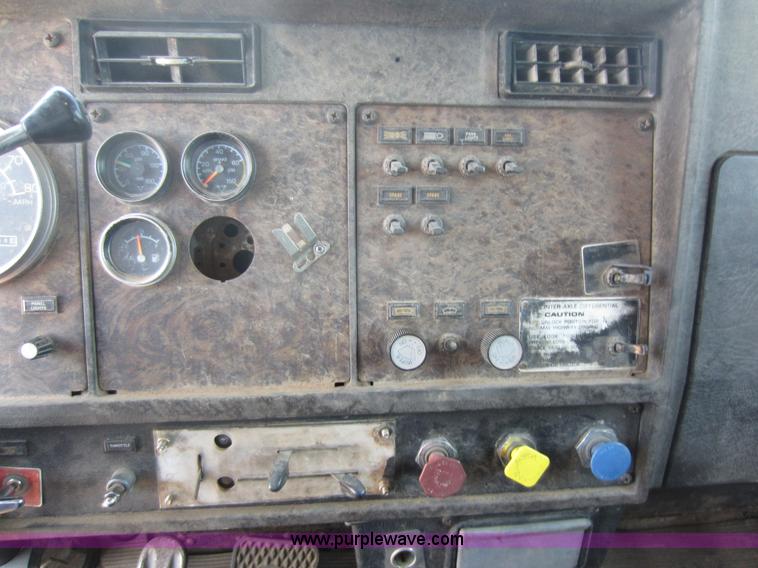 image for item D5548 1984 Kenworth W900 dump truck