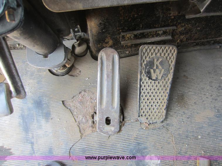 image for item D5548 1984 Kenworth W900 dump truck