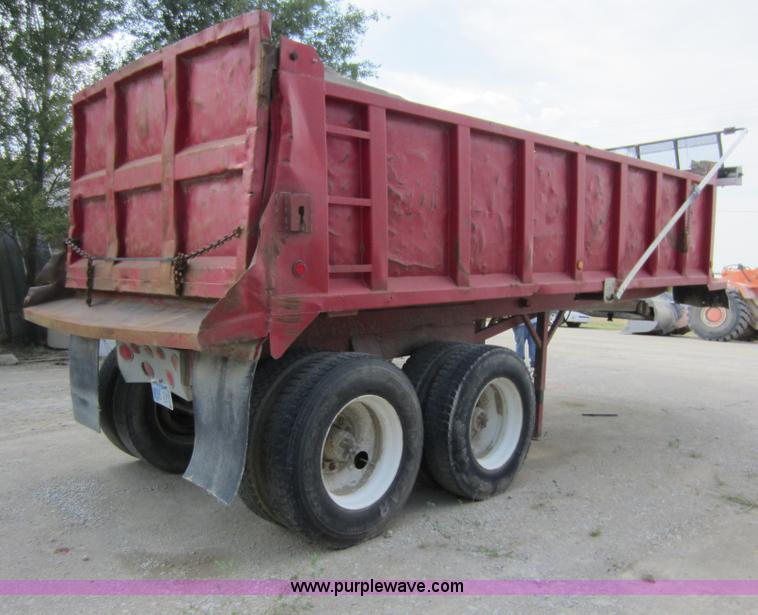 image for item D5617 1997 22' end dump trailer
