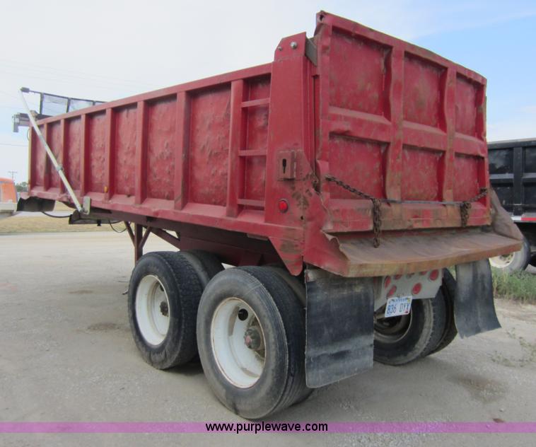 image for item D5617 1997 22' end dump trailer