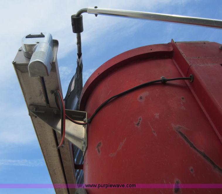 image for item D5617 1997 22' end dump trailer