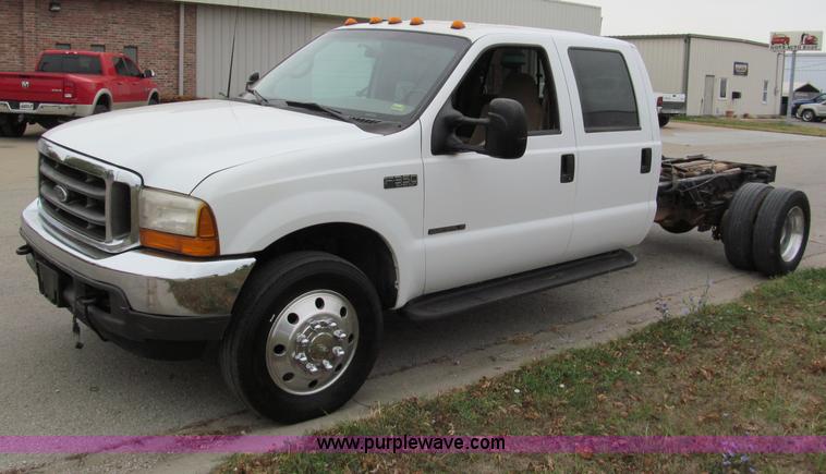 image for item E2006 2002 Ford F550 XLT Super Duty crew cab pickup truck cab and chassis