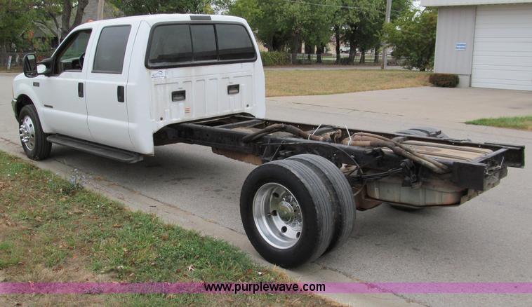 image for item E2006 2002 Ford F550 XLT Super Duty crew cab pickup truck cab and chassis
