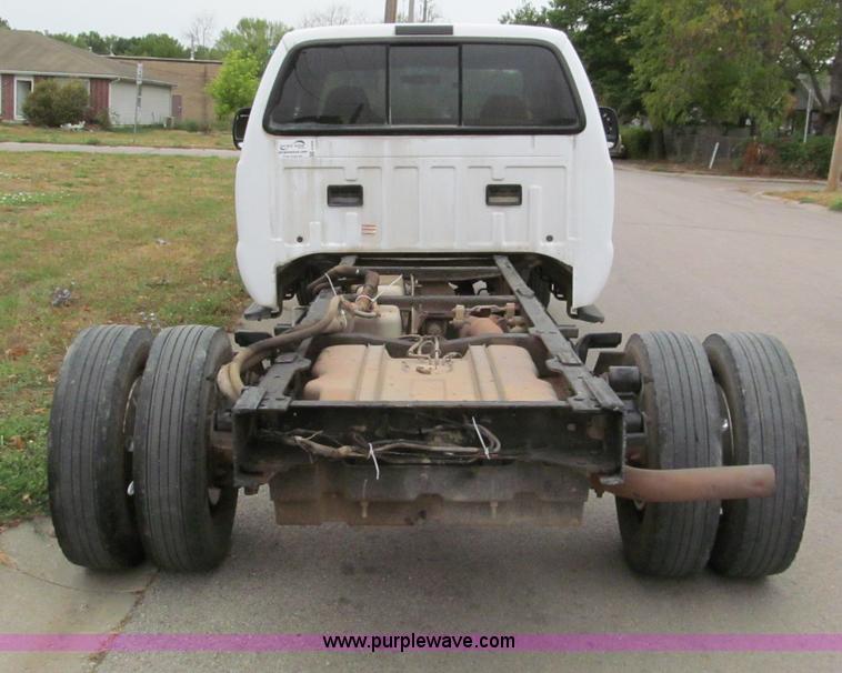 image for item E2006 2002 Ford F550 XLT Super Duty crew cab pickup truck cab and chassis