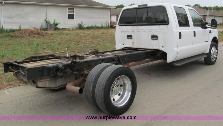 image for item E2006 2002 Ford F550 XLT Super Duty crew cab pickup truck cab and chassis