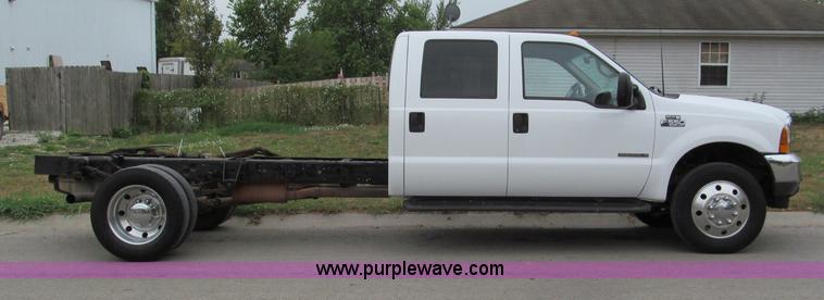 image for item E2006 2002 Ford F550 XLT Super Duty crew cab pickup truck cab and chassis