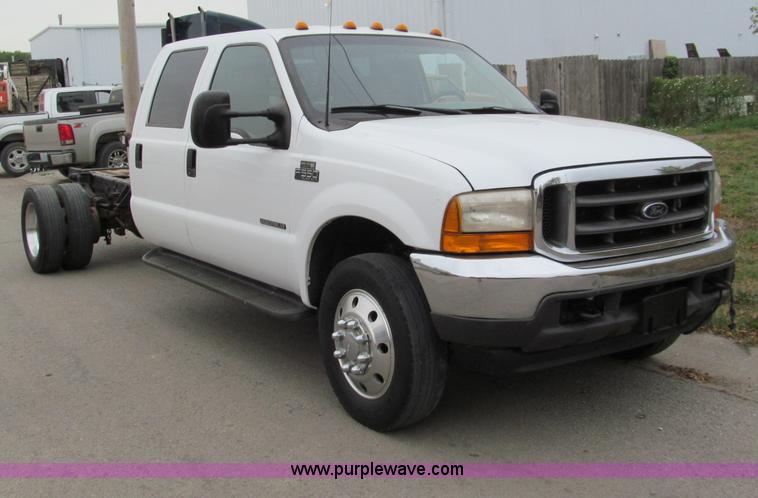 image for item E2006 2002 Ford F550 XLT Super Duty crew cab pickup truck cab and chassis