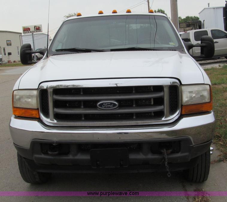 image for item E2006 2002 Ford F550 XLT Super Duty crew cab pickup truck cab and chassis
