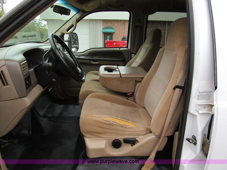 image for item E2006 2002 Ford F550 XLT Super Duty crew cab pickup truck cab and chassis