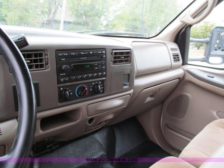 image for item E2006 2002 Ford F550 XLT Super Duty crew cab pickup truck cab and chassis