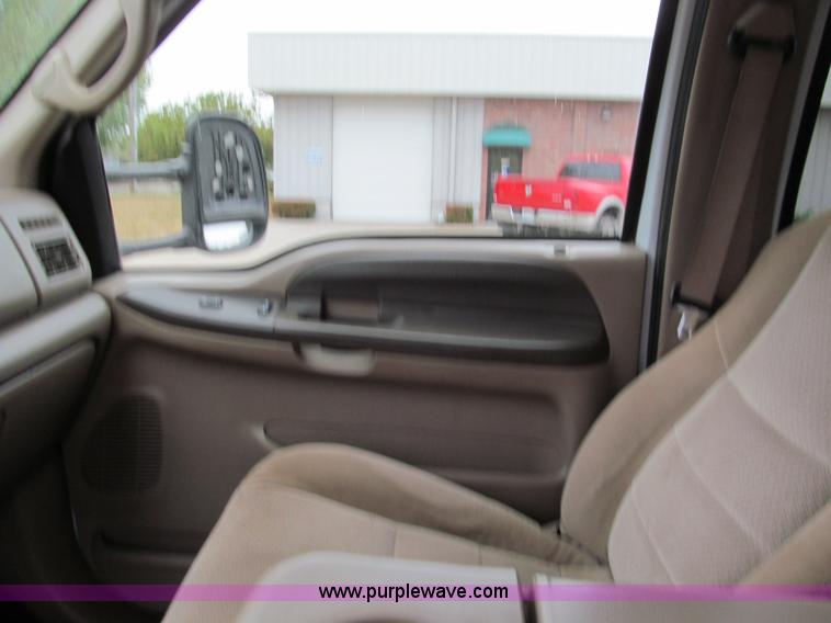 image for item E2006 2002 Ford F550 XLT Super Duty crew cab pickup truck cab and chassis
