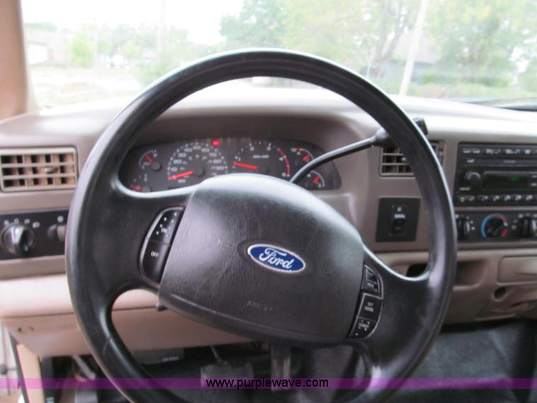 image for item E2006 2002 Ford F550 XLT Super Duty crew cab pickup truck cab and chassis