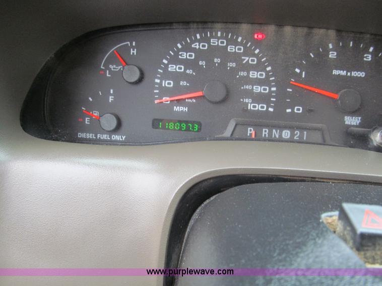 image for item E2006 2002 Ford F550 XLT Super Duty crew cab pickup truck cab and chassis