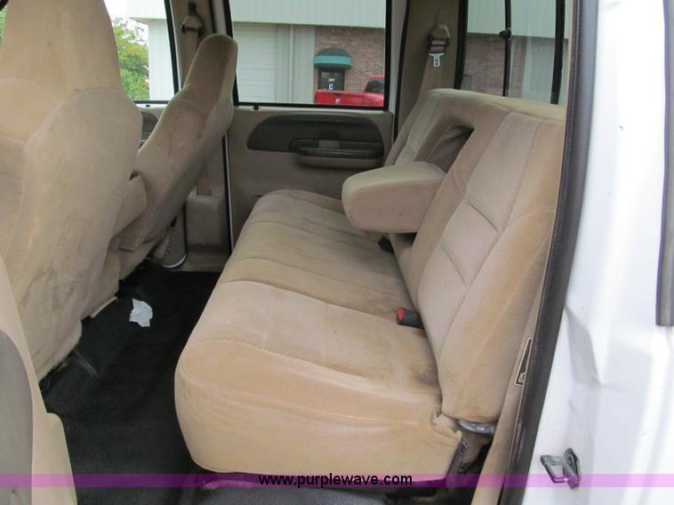 image for item E2006 2002 Ford F550 XLT Super Duty crew cab pickup truck cab and chassis