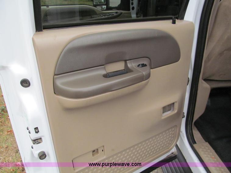 image for item E2006 2002 Ford F550 XLT Super Duty crew cab pickup truck cab and chassis