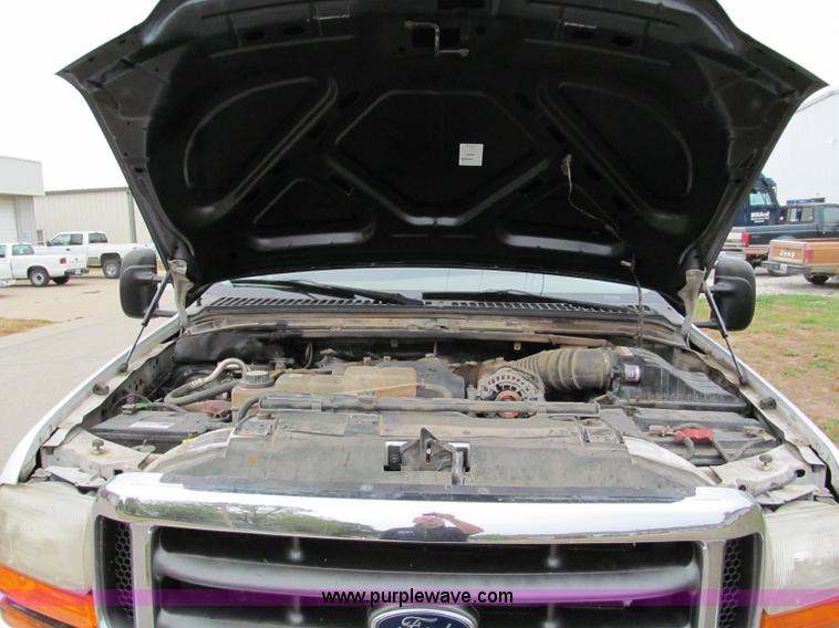 image for item E2006 2002 Ford F550 XLT Super Duty crew cab pickup truck cab and chassis