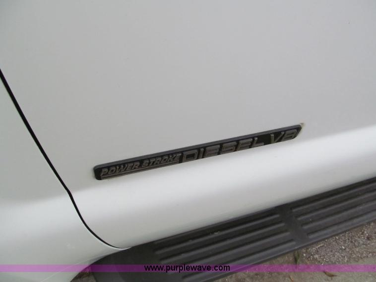 image for item E2006 2002 Ford F550 XLT Super Duty crew cab pickup truck cab and chassis