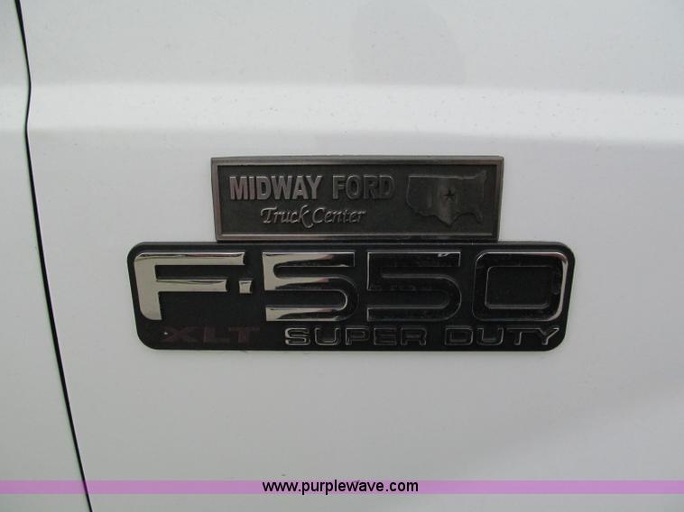 image for item E2006 2002 Ford F550 XLT Super Duty crew cab pickup truck cab and chassis