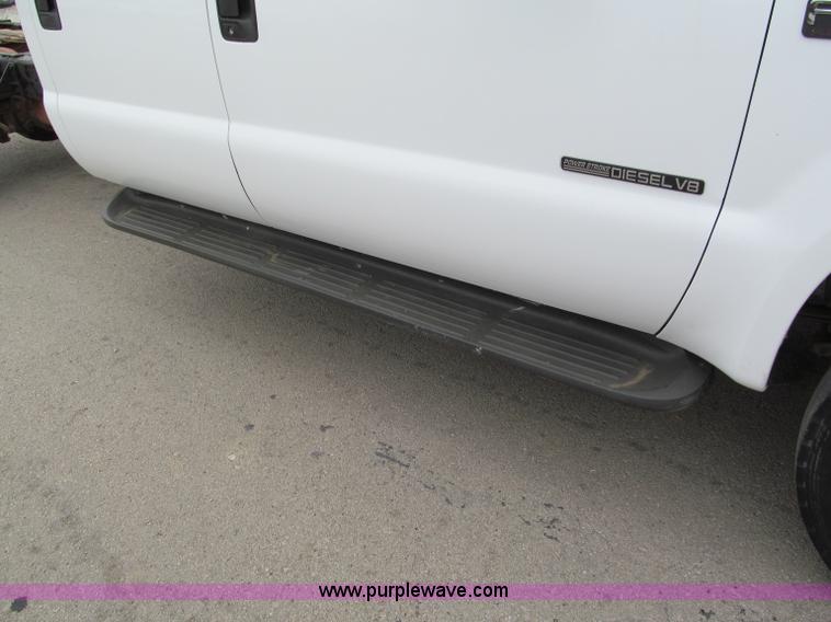 image for item E2006 2002 Ford F550 XLT Super Duty crew cab pickup truck cab and chassis
