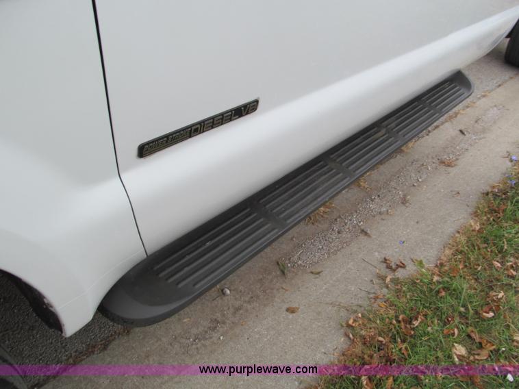 image for item E2006 2002 Ford F550 XLT Super Duty crew cab pickup truck cab and chassis