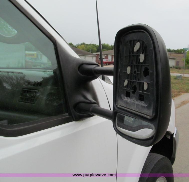 image for item E2006 2002 Ford F550 XLT Super Duty crew cab pickup truck cab and chassis