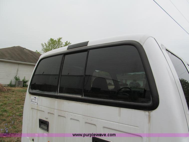 image for item E2006 2002 Ford F550 XLT Super Duty crew cab pickup truck cab and chassis