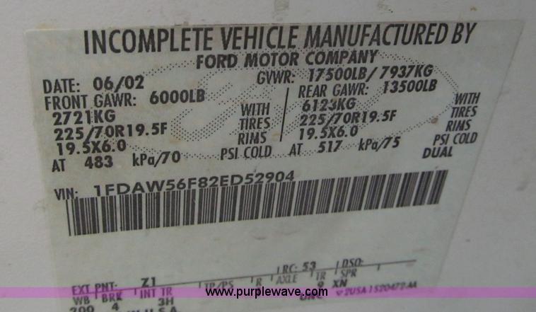 image for item E2006 2002 Ford F550 XLT Super Duty crew cab pickup truck cab and chassis