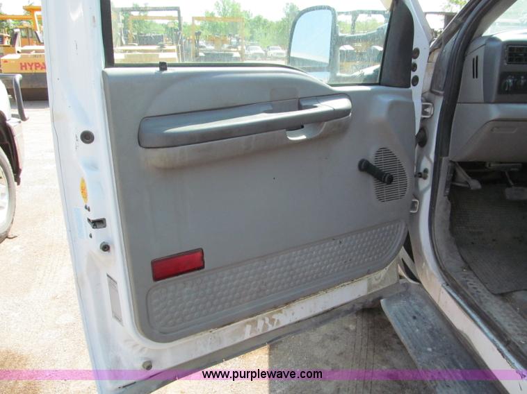 image for item E2036 2000 Ford F550 service truck