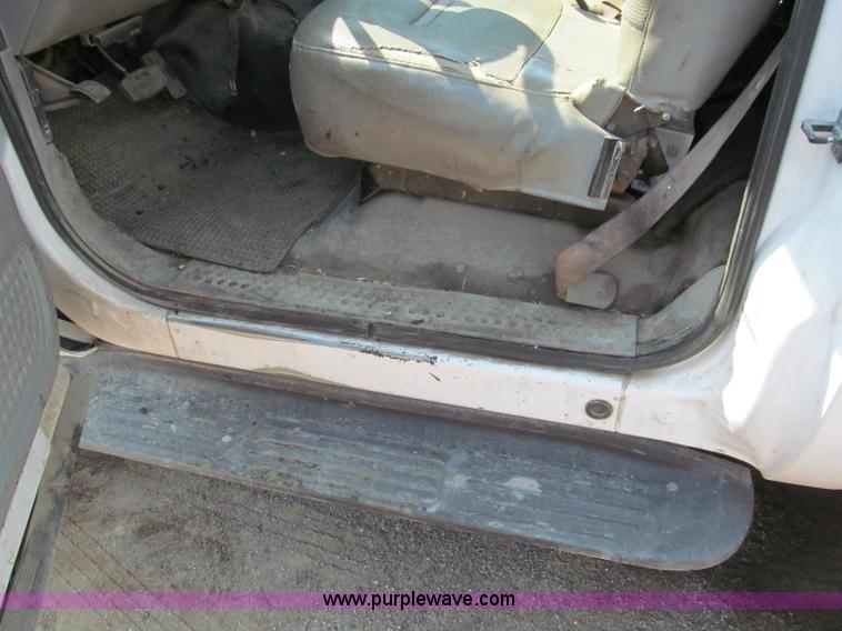 image for item E2036 2000 Ford F550 service truck