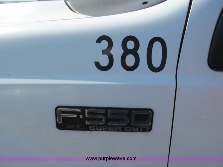 image for item E2036 2000 Ford F550 service truck