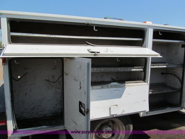 image for item E2036 2000 Ford F550 service truck