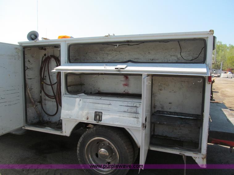 image for item E2036 2000 Ford F550 service truck
