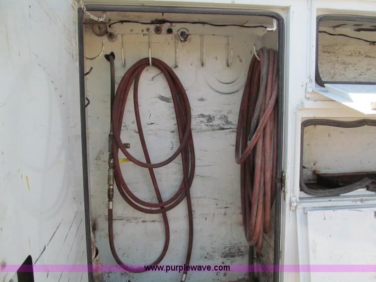 image for item E2036 2000 Ford F550 service truck