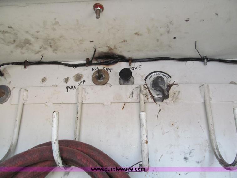 image for item E2036 2000 Ford F550 service truck