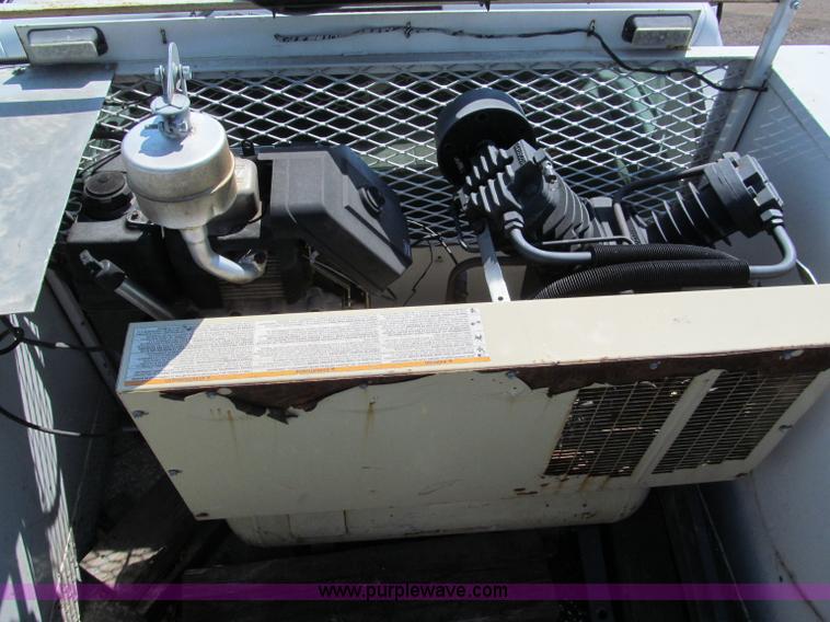 image for item E2036 2000 Ford F550 service truck