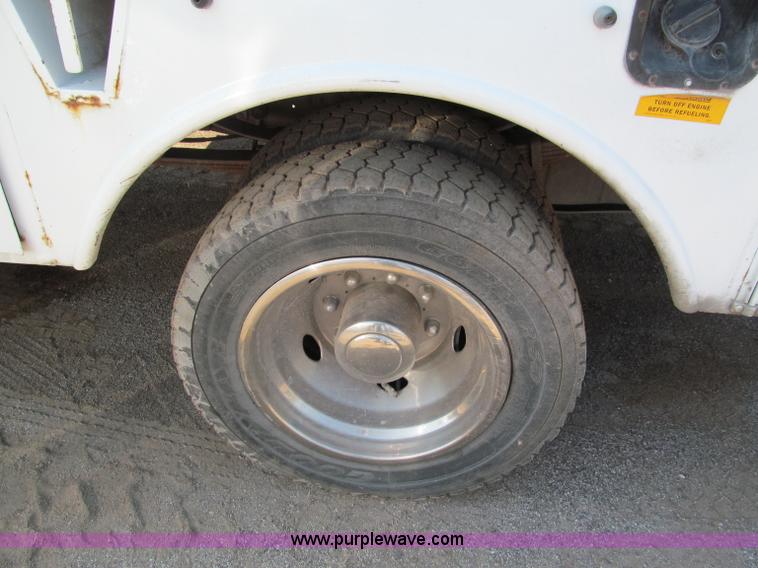 image for item E2036 2000 Ford F550 service truck
