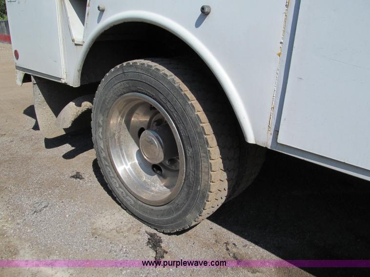 image for item E2036 2000 Ford F550 service truck