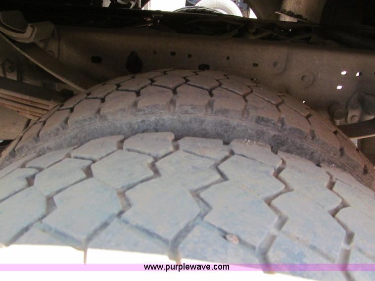 image for item E2036 2000 Ford F550 service truck