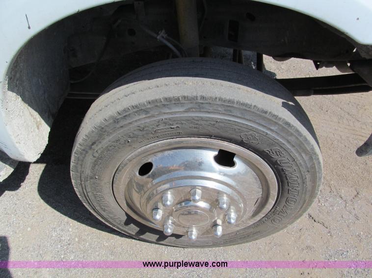 image for item E2036 2000 Ford F550 service truck