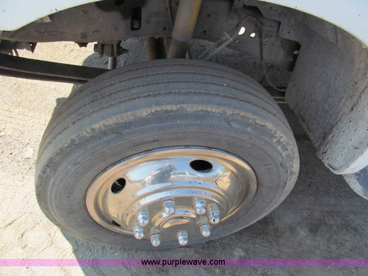 image for item E2036 2000 Ford F550 service truck