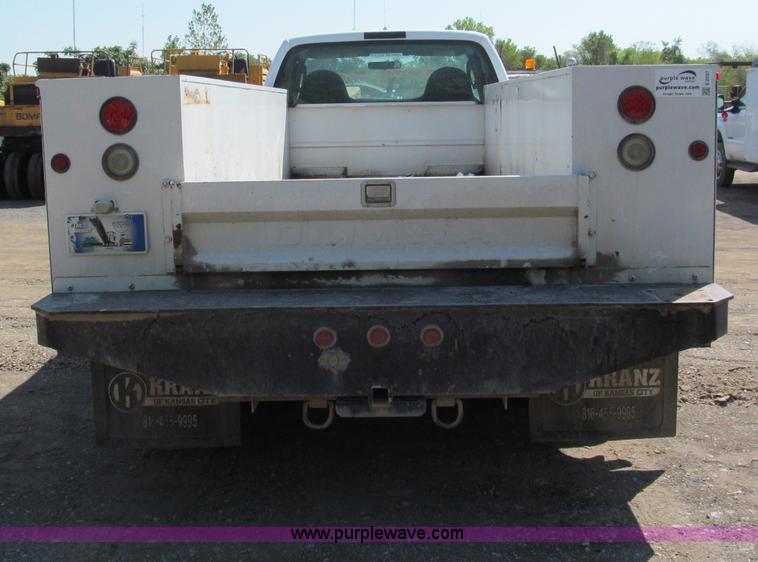 image for item E2037 2006 Ford service truck