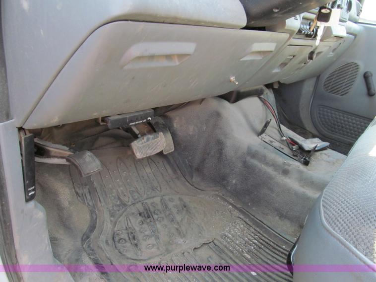 image for item E2037 2006 Ford service truck