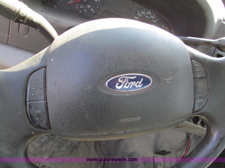 image for item E2037 2006 Ford service truck