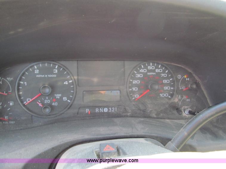 image for item E2037 2006 Ford service truck