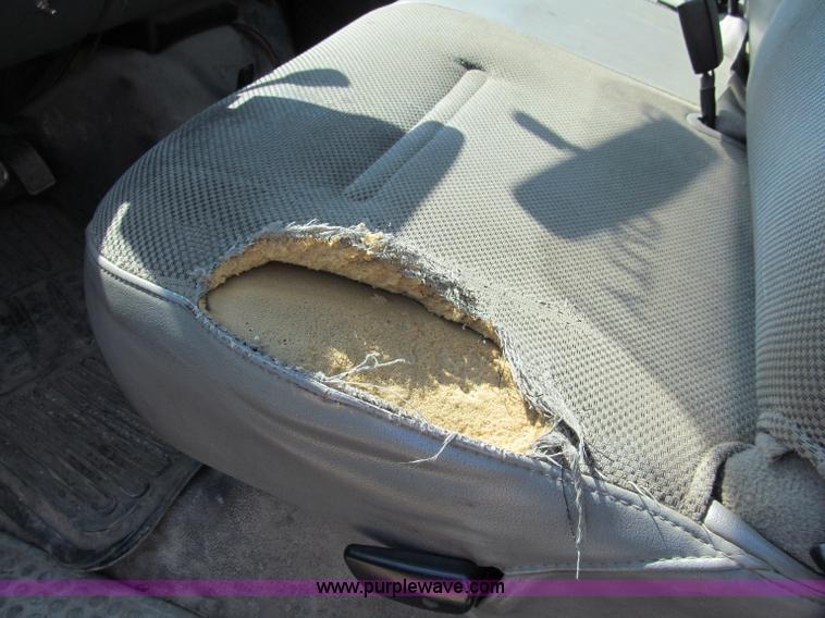 image for item E2037 2006 Ford service truck