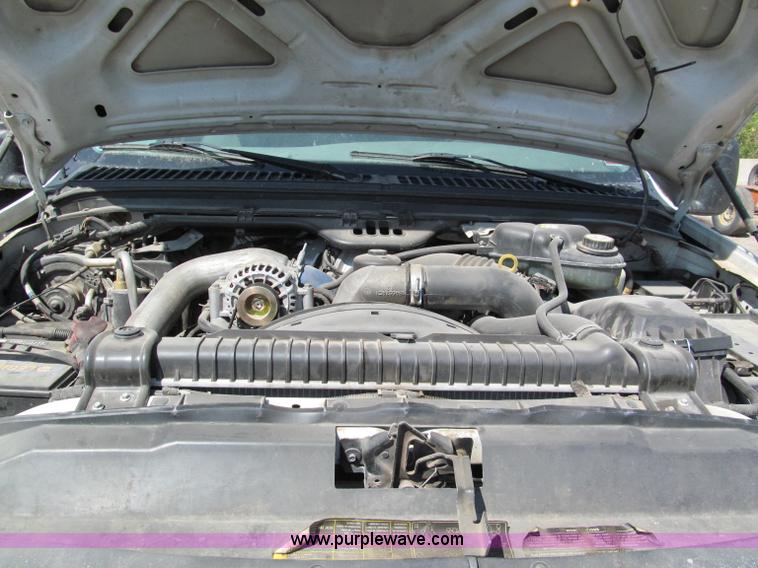 image for item E2037 2006 Ford service truck