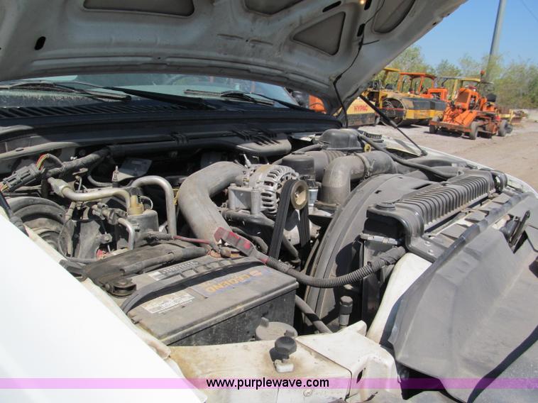 image for item E2037 2006 Ford service truck