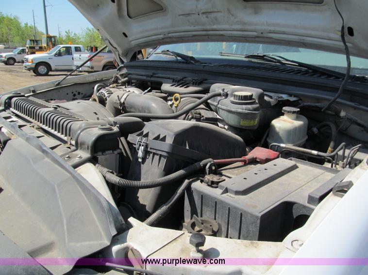 image for item E2037 2006 Ford service truck